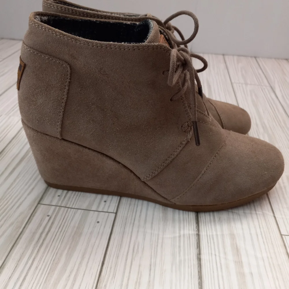 Toms Suede Leather Taupe Booties